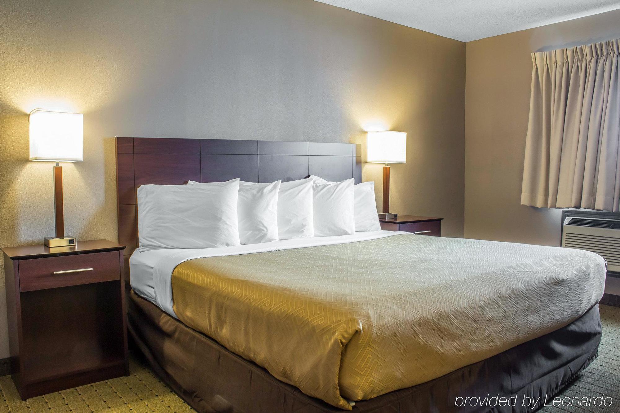 Econo Lodge *