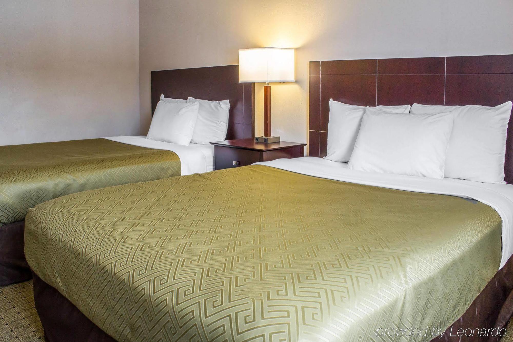 Econo Lodge *