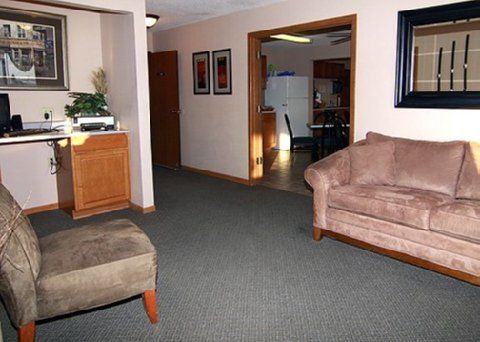 Econo Lodge *