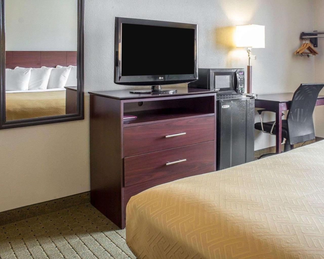 Econo Lodge *